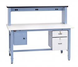 Technicain Bench with outlets